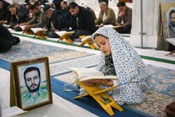 جزء خوانی قرآن کریم در امامزاده سیدعباس(ع) بجنورد