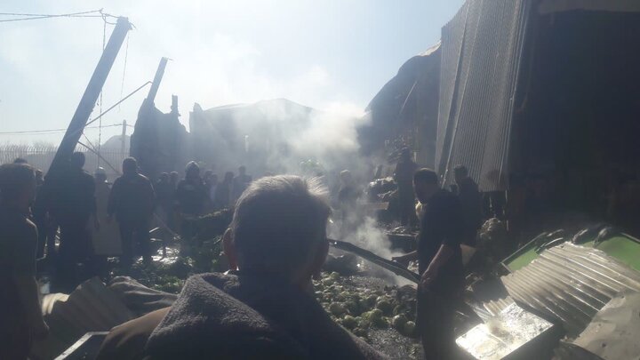 تصاویری از سقوط بالگرد ارتش در میدان میوه و تره بار درچه