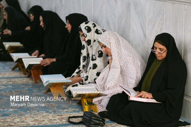 جز خوانی قرآن کریم در امامزاده سیدعباس(ع) بجنورد