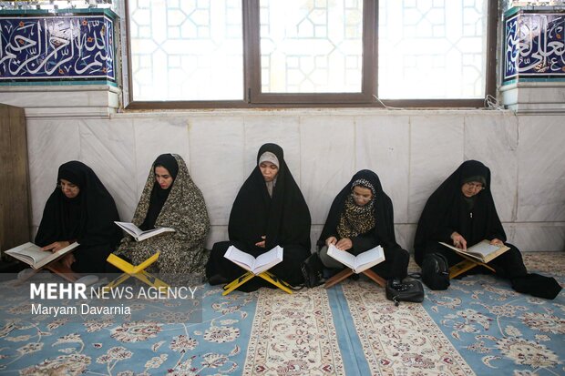 جز خوانی قرآن کریم در امامزاده سیدعباس(ع) بجنورد