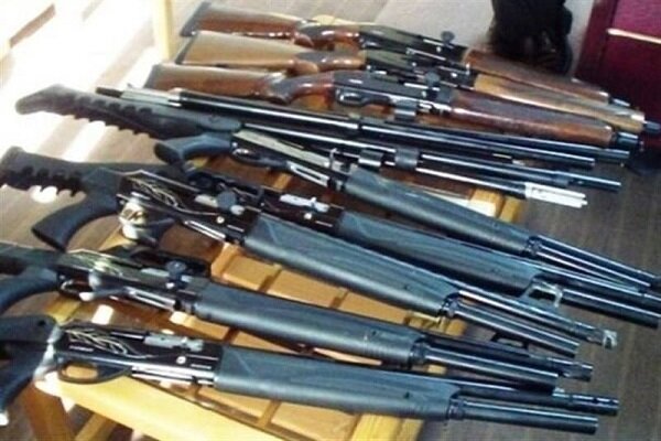 ضبط 20 قطعة سلاح مهربة عند نقطة تفتيش للشرطة