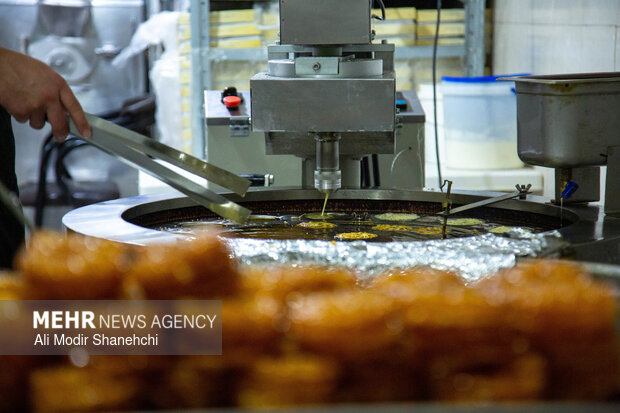 زولبیا و بامیه؛ ضیافت شیرین رمضان در مشهد