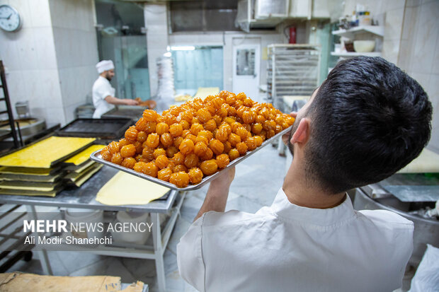 زولبیا و بامیه؛ ضیافت شیرین رمضان در مشهد