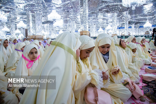 جشن تکلیف ۴ هزار دختر روزه‌اولی در حرم رضوی