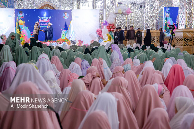 جشن تکلیف ۴ هزار دختر روزه‌اولی در حرم رضوی