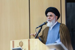 باید داشته‌های علمی و تاریخی را به طور ملموس به نسل آینده نشان دهیم