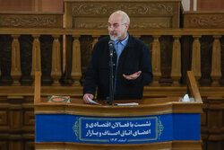 قالیباف: صریح و قاطع به آمریکایی‌ها می‌گوییم همه گزینه‌ها روی میز است