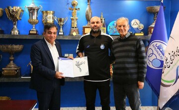 "بختياري زاده" يعود رسمياً إلى نادي استقلال