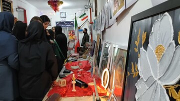 برپایی نمایشگاه دستاوردهای هنری دانش‌آموزان در دهگلان