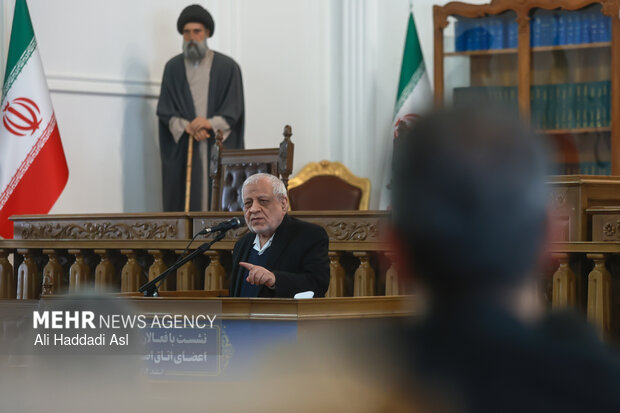 نشست فعالان اقتصادی و اصناف با رئیس مجلس