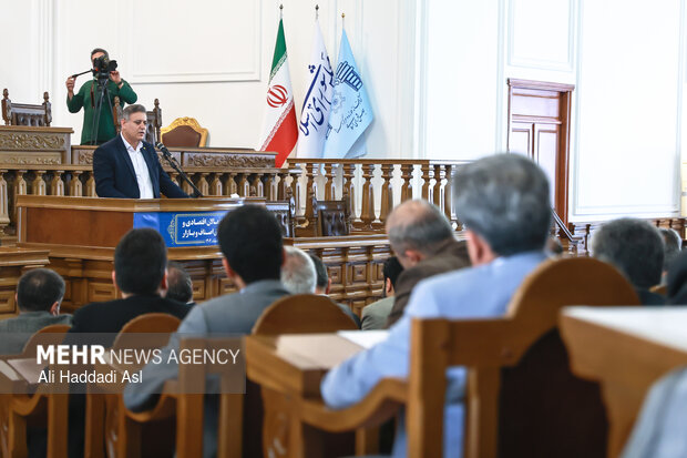 نشست فعالان اقتصادی و اصناف با رئیس مجلس