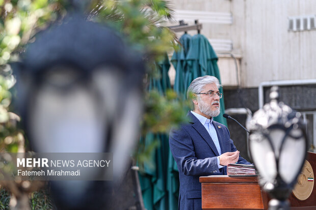 حسین سیمایی صراف وزیر علوم در حاشیه جلسه هیات دولت