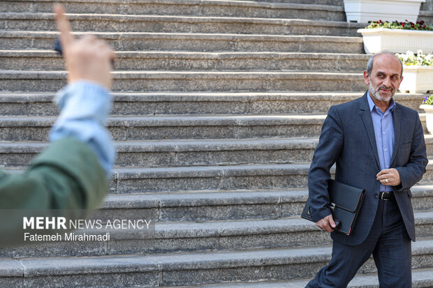 پیمان جبلی رئیس سازمان صدا و سیما در حاشیه جلسه هیات دولت