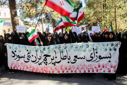 تجمع دانشجویان قمی در محکومیت اهانت به پرچم ایران