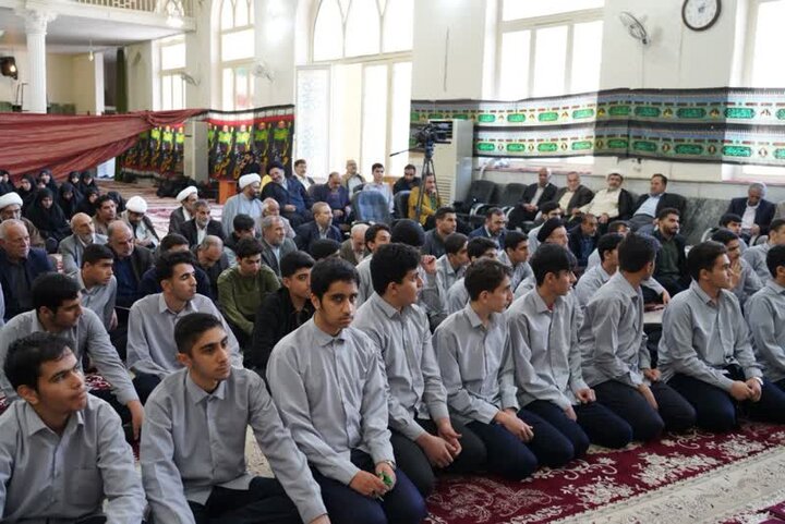 محفل قرآنی «زندگی با آیه‌ها» در حوزه «کمالیه» خرم‌آباد برگزار شد