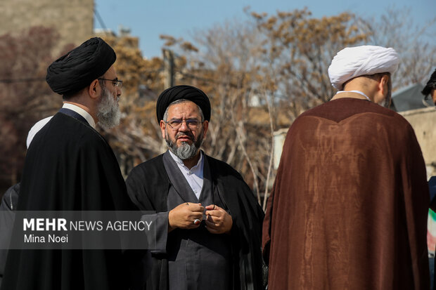 اهتزاز اَبَرپرچم «زندگی با آیه‌ها» در تبریز