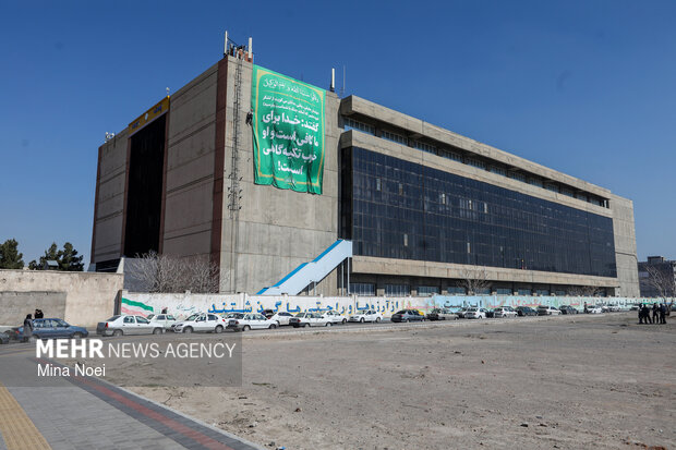 اهتزاز اَبَرپرچم «زندگی با آیه‌ها» در تبریز