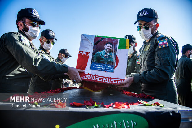 آیین تشییع پیکر دو شهید خلبان هوانیروز در اصفهان