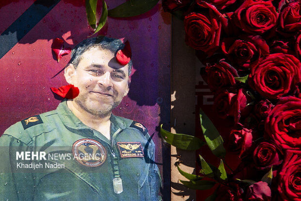 آیین تشییع پیکر دو شهید خلبان هوانیروز در اصفهان