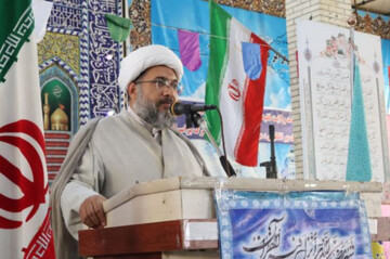امام جمعه حاجی آباد: آینده خلیج فارس بدون حضور آمریکا رقم خواهد خورد