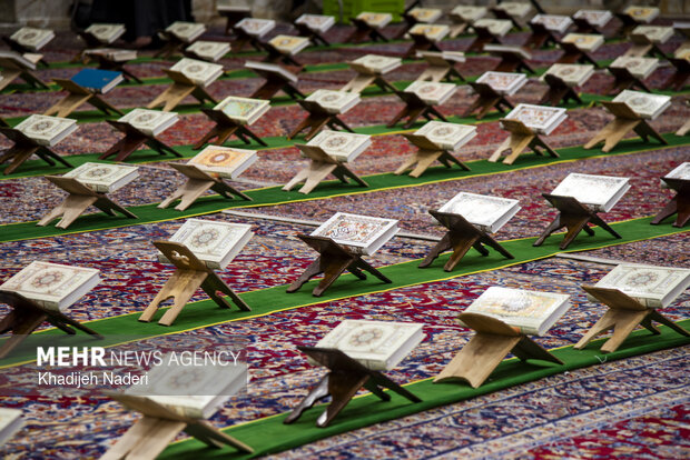 جزءخوانی قرآن کریم در مسجد بزرگ رضوی اصفهان