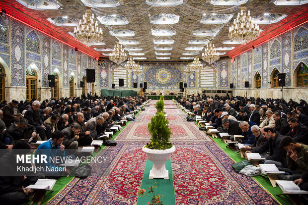 جزءخوانی قرآن کریم در مسجد بزرگ رضوی اصفهان