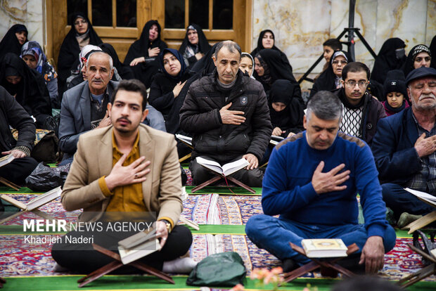 جزءخوانی قرآن کریم در مسجد بزرگ رضوی اصفهان