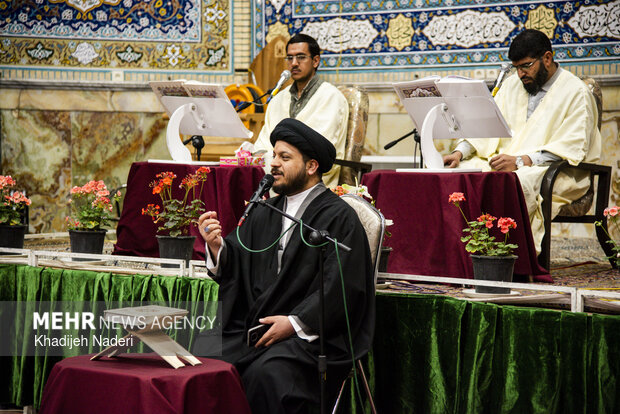 جزءخوانی قرآن کریم در مسجد بزرگ رضوی اصفهان