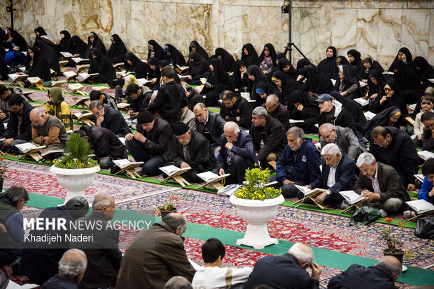 جزءخوانی قرآن کریم در مسجد بزرگ رضوی اصفهان