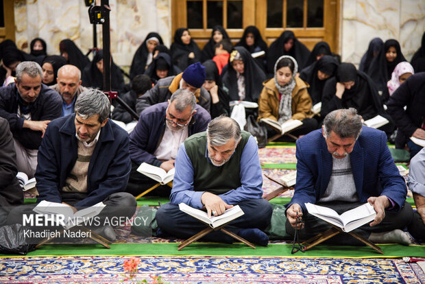 جزءخوانی قرآن کریم در مسجد بزرگ رضوی اصفهان