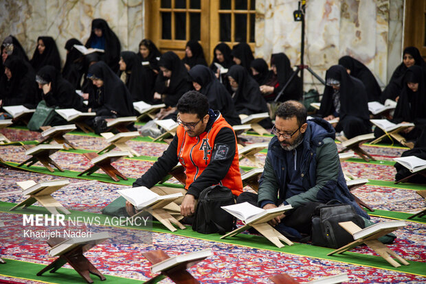 جزءخوانی قرآن کریم در مسجد بزرگ رضوی اصفهان