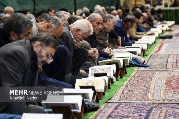 جزءخوانی قرآن کریم در مسجد بزرگ رضوی اصفهان