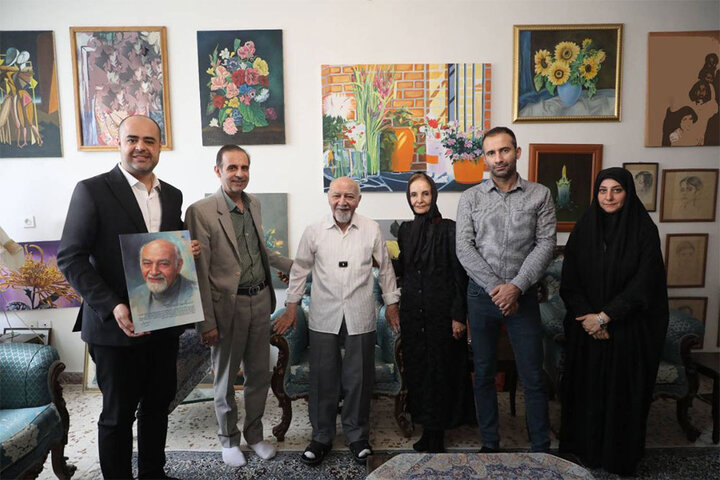 معاون صدا از گوینده پیشکسوت رادیو تجلیل کرد؛ میکروفن امانت مردم است معاون صدا از گوینده پیشکسوت رادیو تجلیل کرد؛ میکروفن امانت مردم است