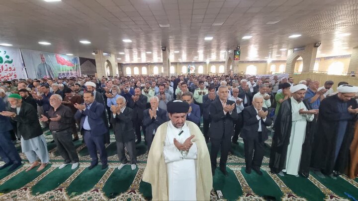 امام جمعه گناوه: ایران اسلامی از خطوط قرمز خود عقب نشینی نخواهد کرد