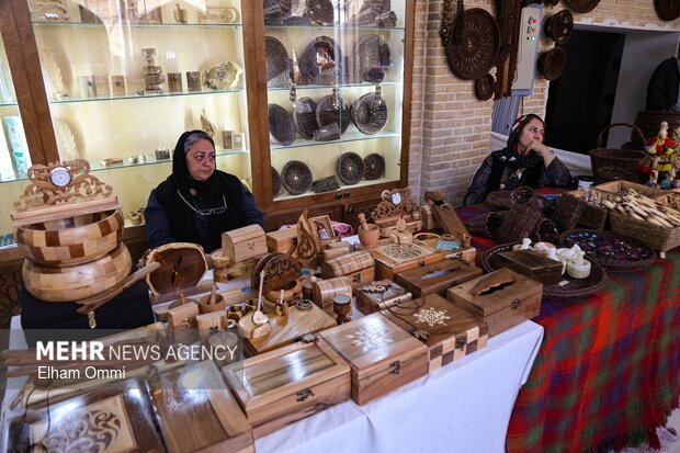 نمایشگاه مشاغل خانگی در سنندج