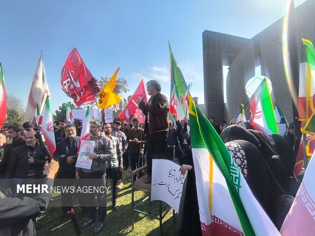 تجمع دانشجویان مشهد در محکومیت حملات اسرائیل و آمریکا به ایران