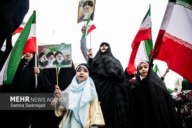 تجمع مردمی «تا پای جان برای ایران» در میدان فلسطین