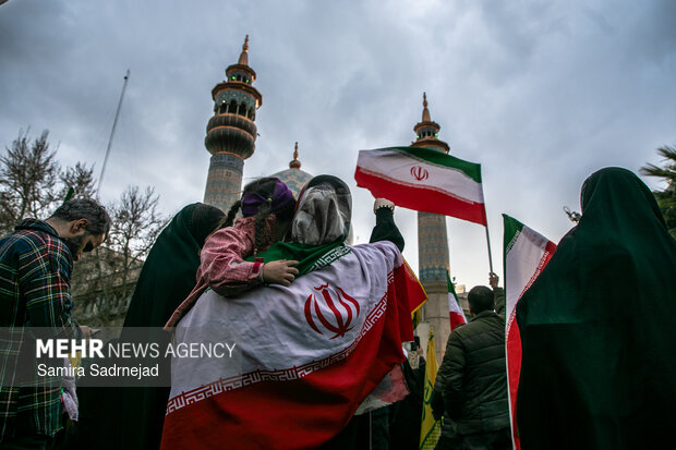 به جمهوری اسلامی ایران، آری گفته‌ایم/ پرچم‌ ایران دنیا را بیدار کرد