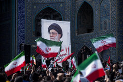 تجمع مردمی بیعت اصفهانی‌ها با رهبر معظم انقلاب در میدان نقش جهان