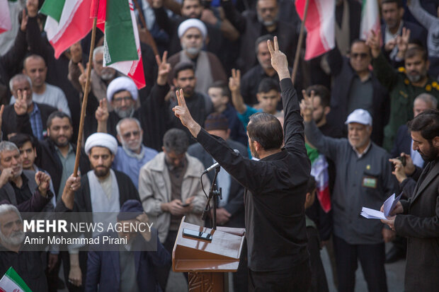 People in Qom condemn US-Israeli aggression against Iran
