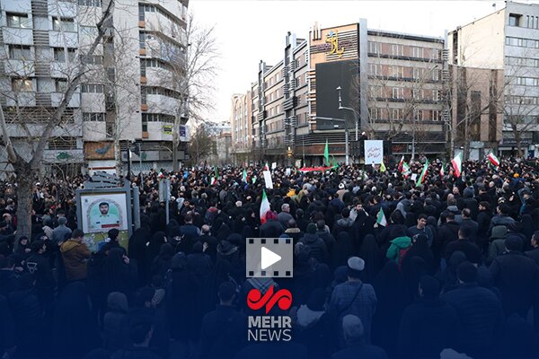 تجمع خودجوش عزاداران تهرانی در میدان انقلاب
