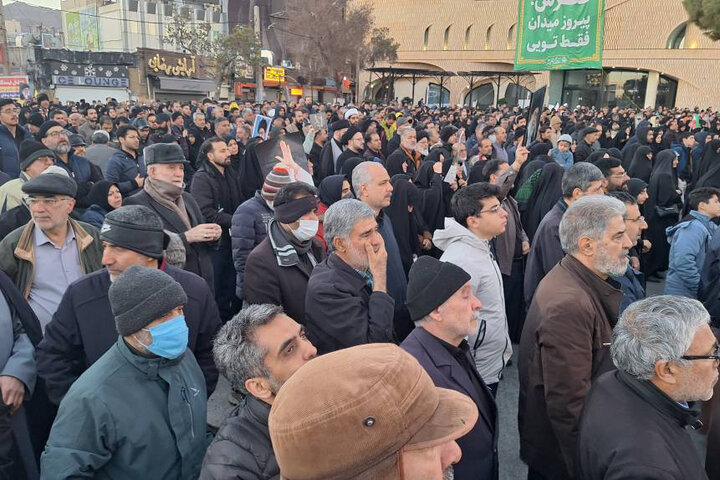 تجمع خودجوش مردم اراک پس از اعلام شهادت رهبر انقلاب اسلامی