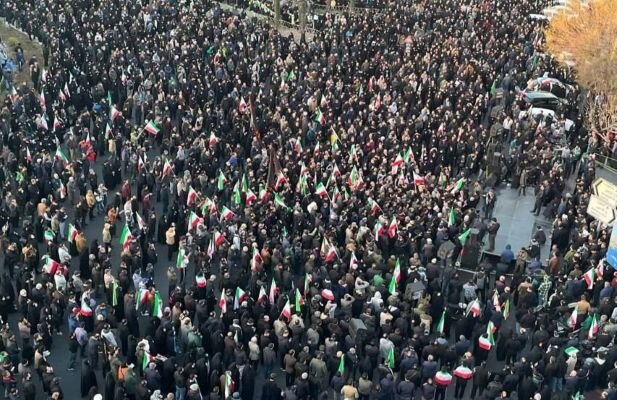 اجتماع مردم سمنان در معراج الشهدا