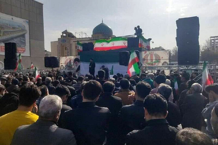 اجتماع بزرگ مردم مشهد در سوگ شهادت رهبر شهید انقلاب اسلامی آغاز شد