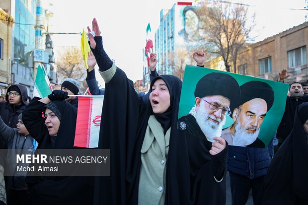 سوگواری مردم زنجان در پی شهادت رهبر انقلاب