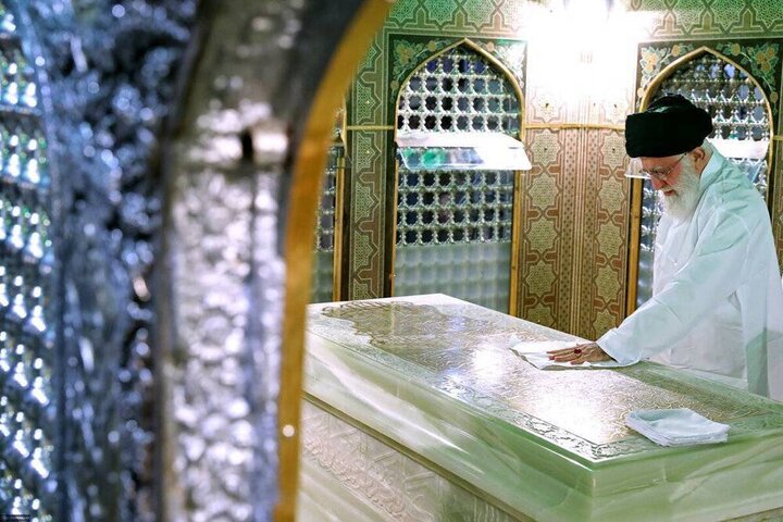 اقامه عزای شهادت قائد امت در حرم رضوی برگزار شد