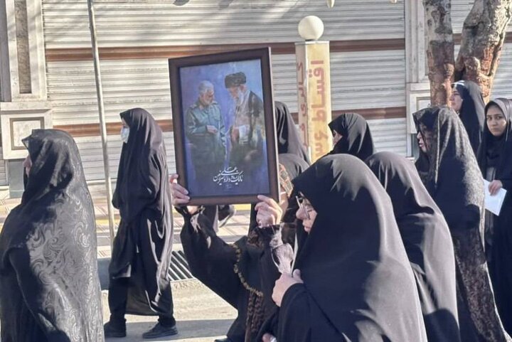 تجمع مردم سمنان در پی اعلام خبر شهادت رهبر معظم انقلاب