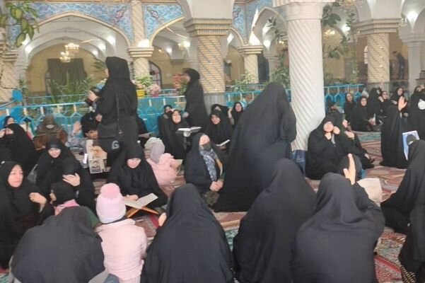 تجمع بانوان کردستانی در مراسم عزاداری شهادت رهبر معظم انقلاب اسلامی