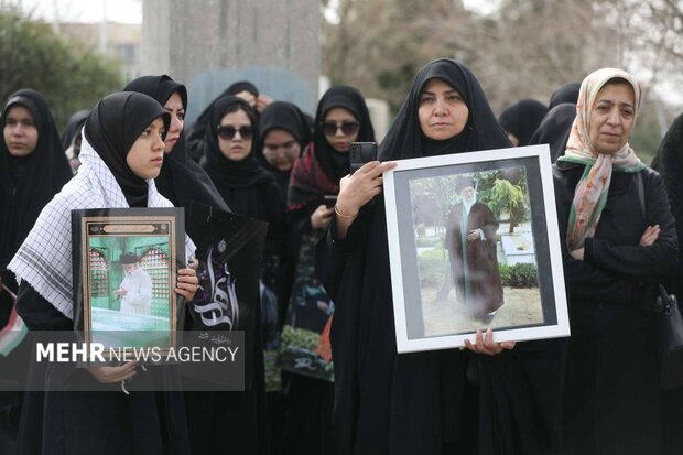 سوگواری دانشجویان مشهدی در پی شهادت رهبر انقلاب