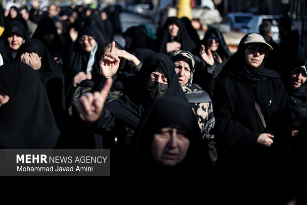 تجمع مردم قزوین در پی شهادت رهبر انقلاب